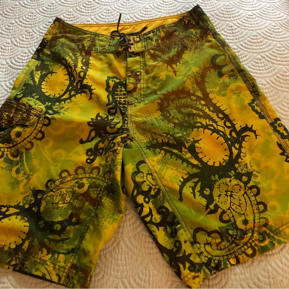 Reef Men's Green Yellow Board Shorts Swim Trunks 32x12”
